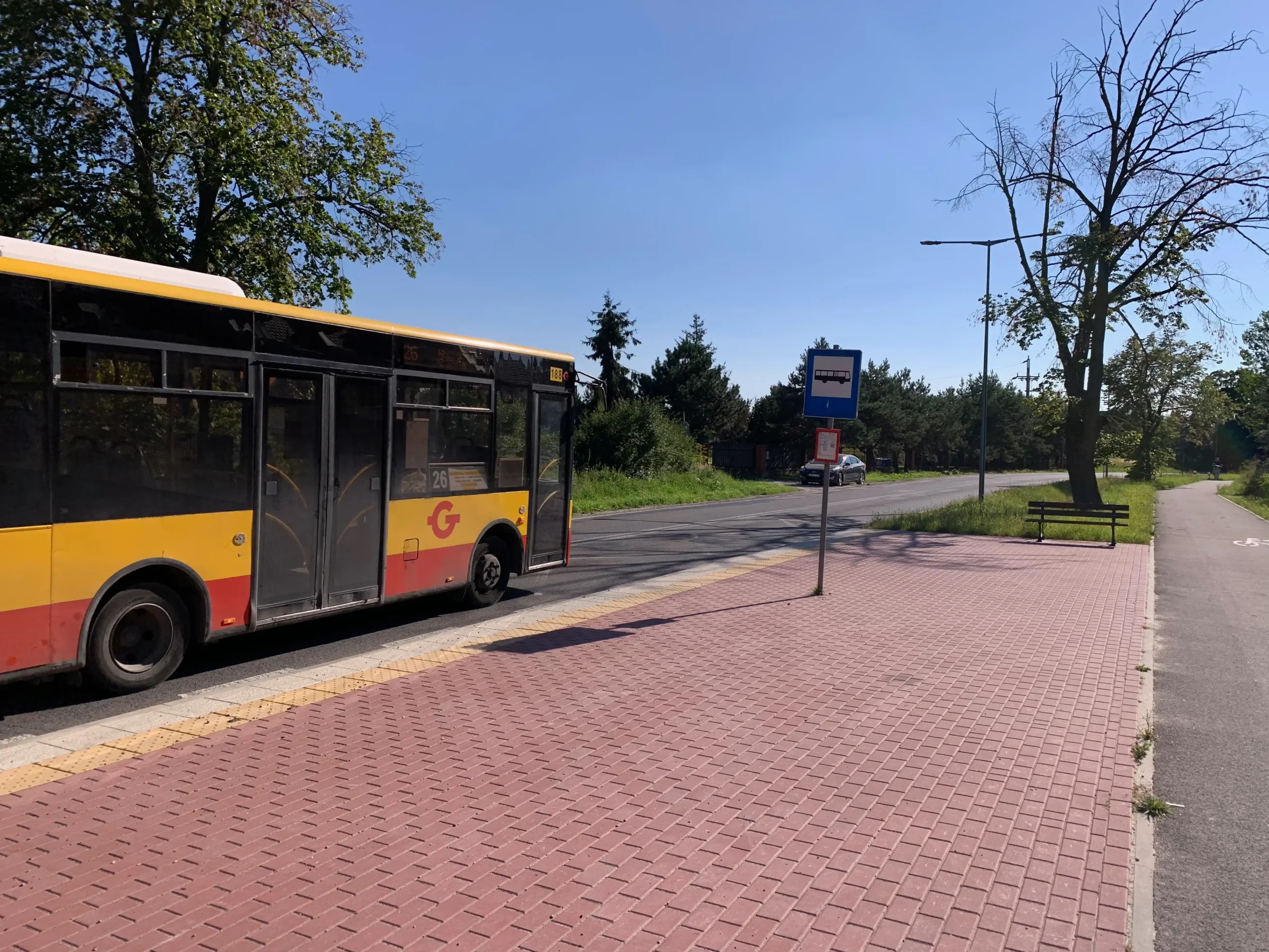 Zdjęcie spokojnej okolicy Parku Bocianowo wykonane 06.09.2023